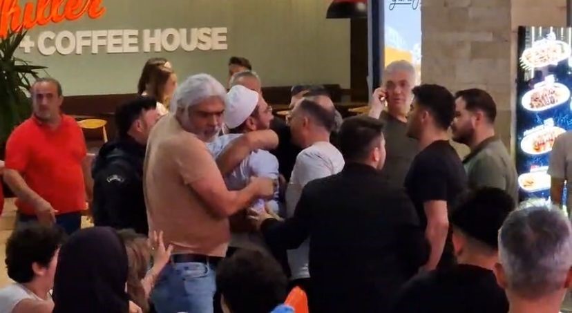 Highway Outlet Avm’de ‘Adamına Göre Muamele’ Kavgası (2)