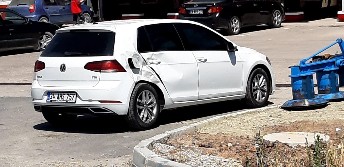İlçe Girişindeki Kavşakta Motosikletle Otomobil Çarpıştı 2 Yaralı (3)