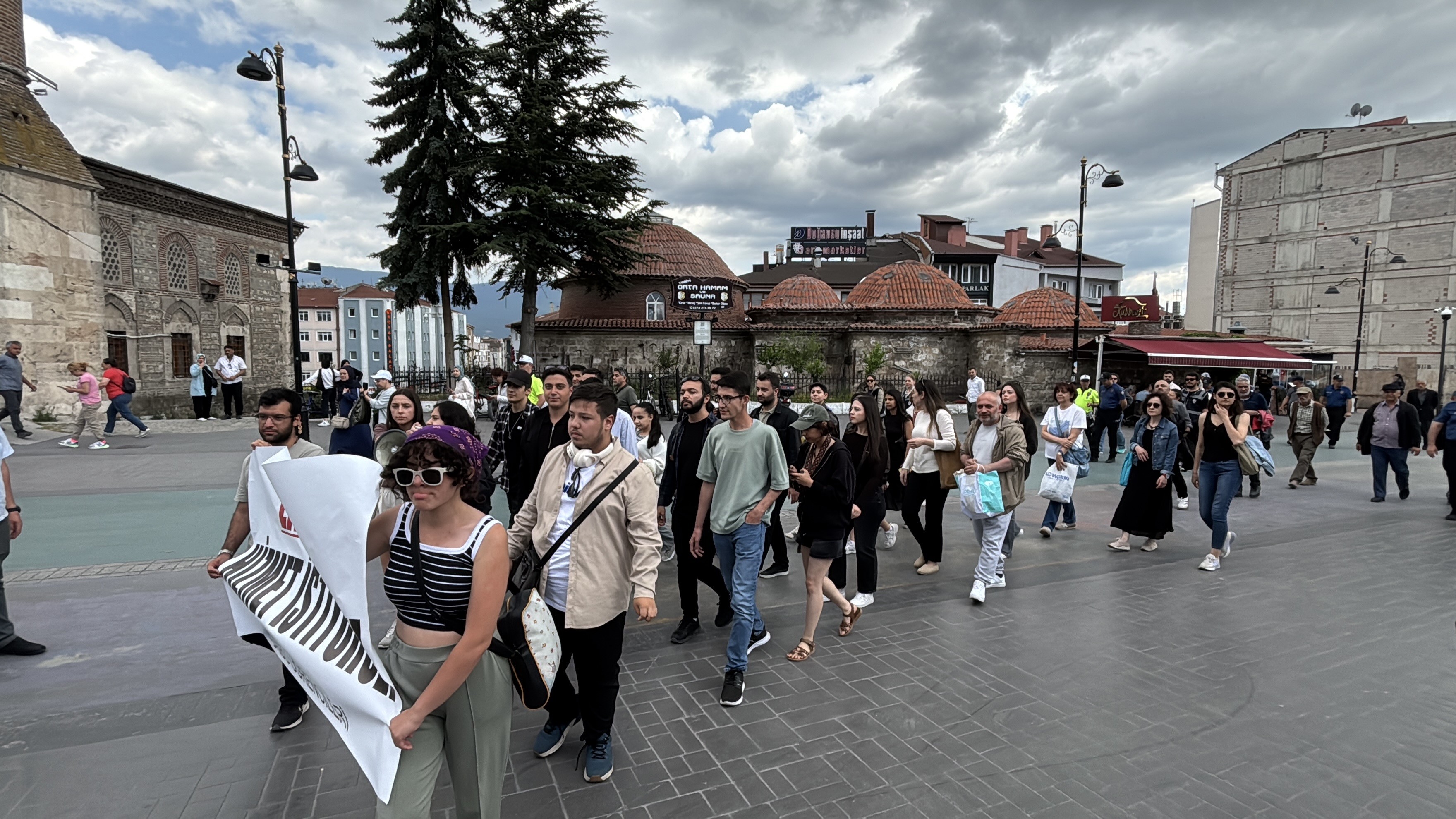 Otobüs Fiyatları Yüzde 33 Zamlandı, Öğrencilerden Tepki Yürüyüşü (3)-1