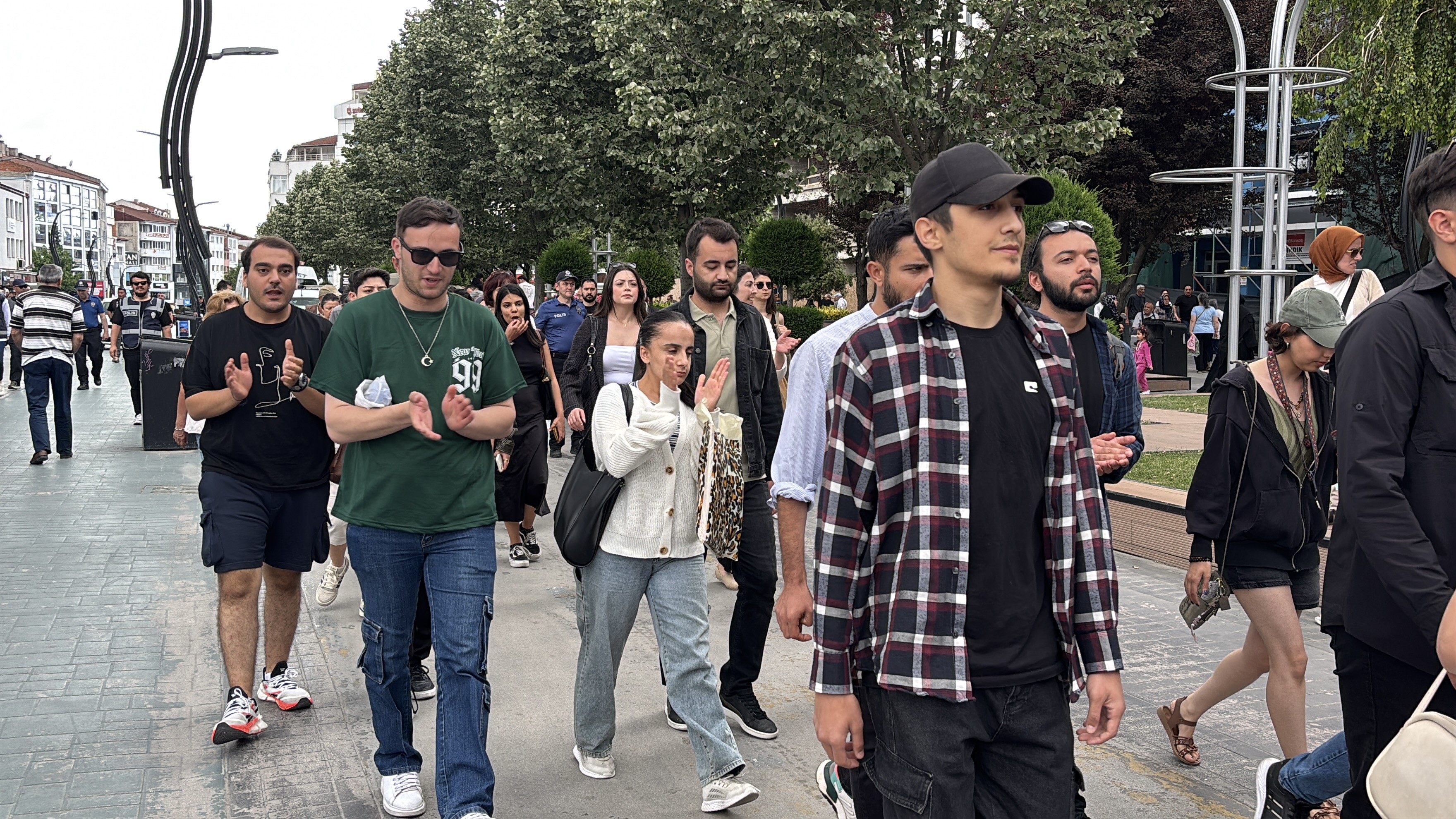 Otobüs Fiyatları Yüzde 33 Zamlandı, Öğrencilerden Tepki Yürüyüşü (4)-1