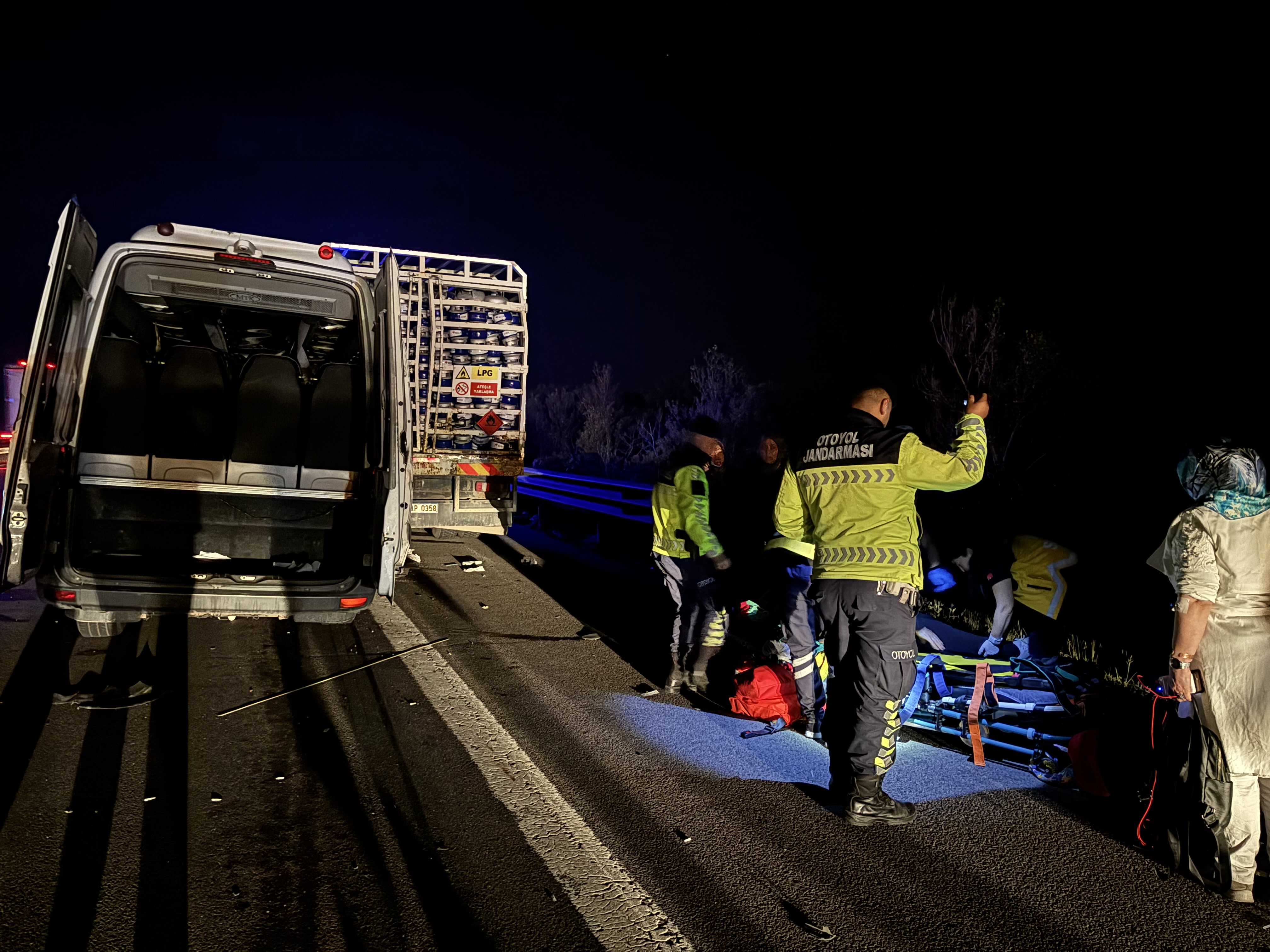 Tem Otoyolunda Kaza 16 Yarali (4)