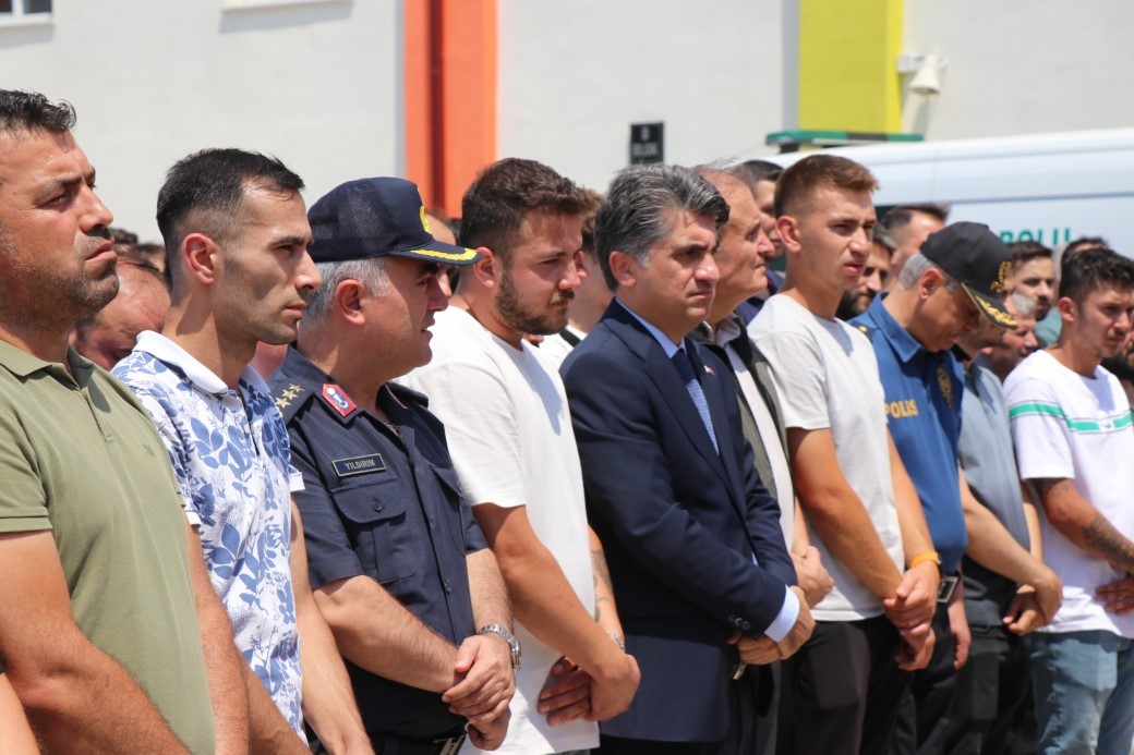 Bolu’nun Gönüllü Kahramanı Gözyaşlarıyla Son Yolculuğuna Uğurlandı (2)