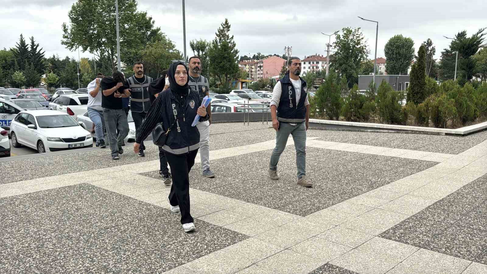 200 Bin Liralık Alkol Çaldılar Hepsini Içtik (1)