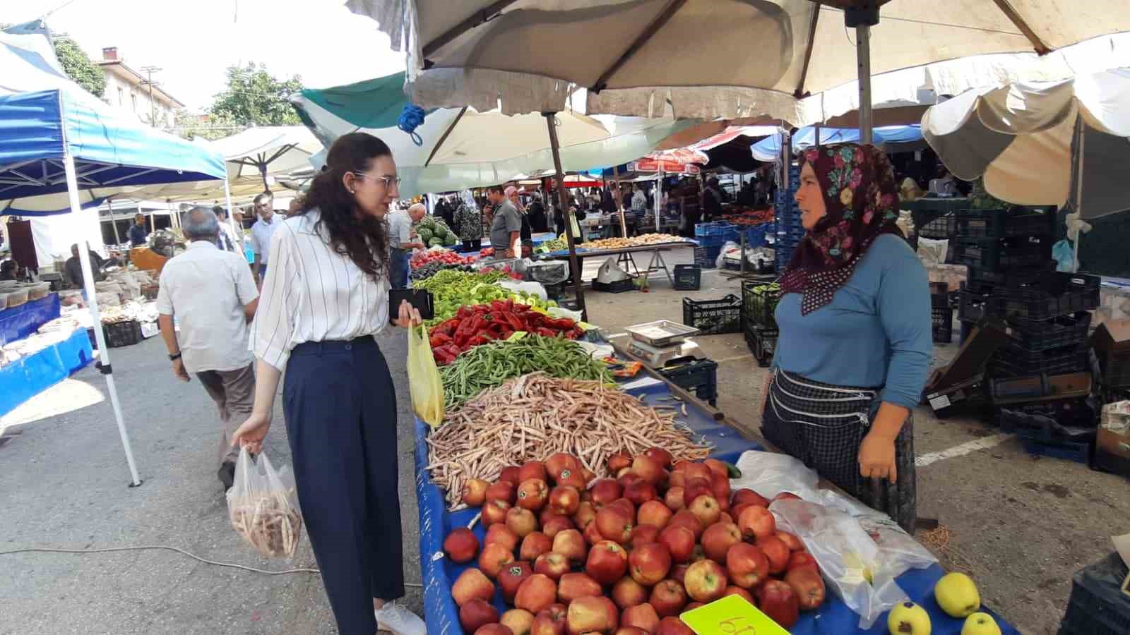 Kaymakam Pazar Alışverişine Çıktı, Vatandaşla Yakından Ilgilendi (1)
