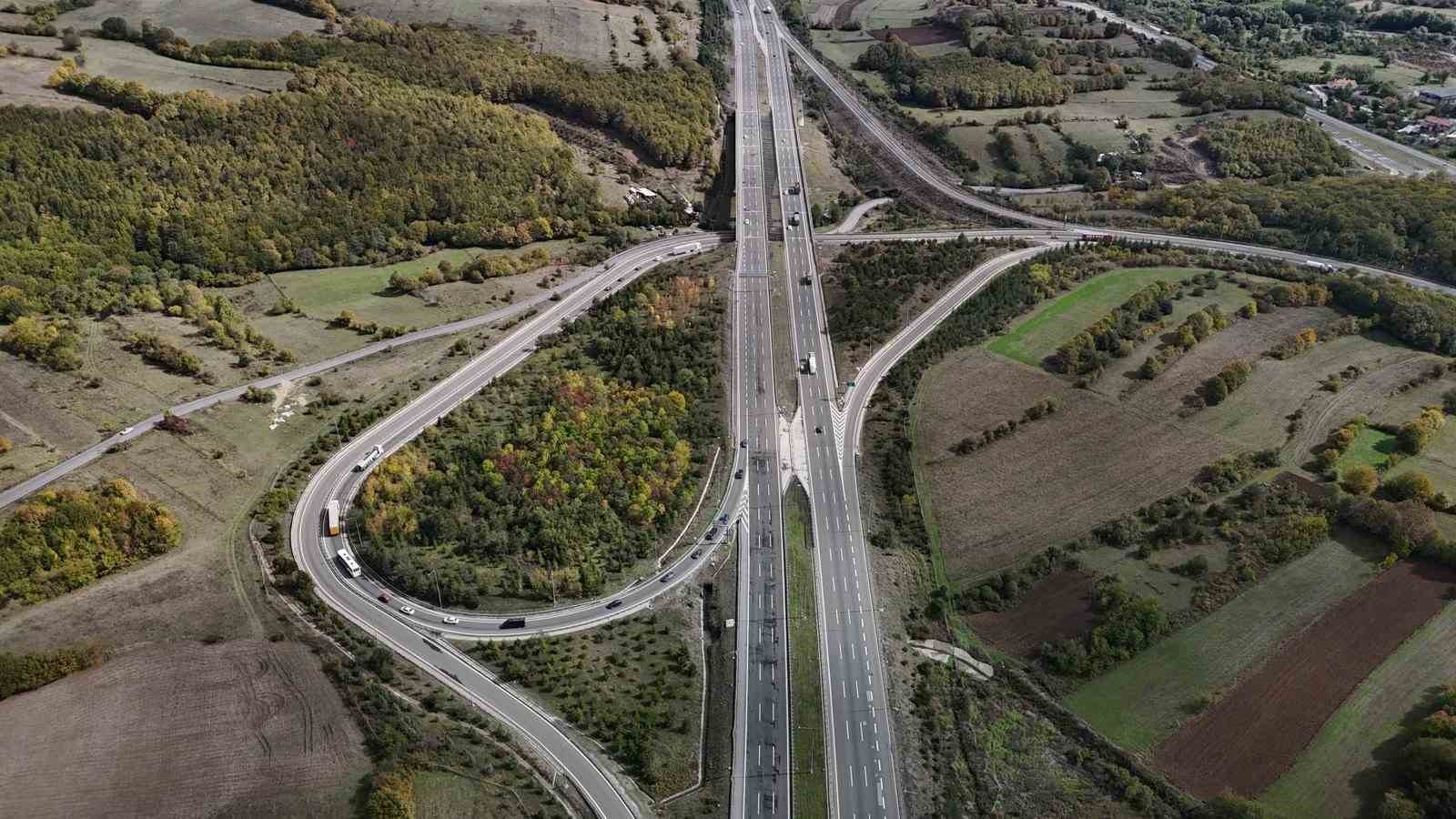 Anadolu Otoyolu Bolu Dağı Geçişinde İstanbul Yönü 5 Saat Trafiğe Kapatılacak (2)