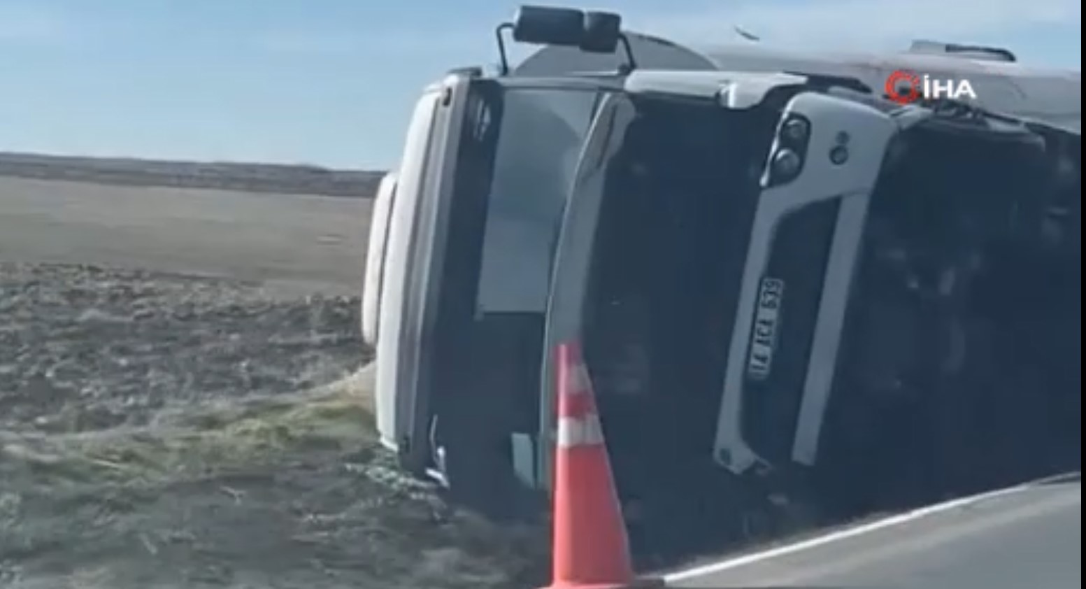 Beypiliç’in Yem Kamyonu Devrildi1
