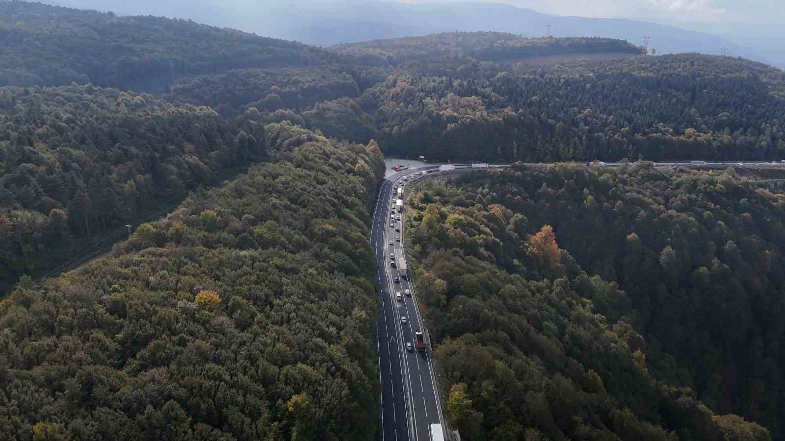 Bolu Dağı Tüneli’nde Yapılan Çalışmalar Kara Yolundaki Trafiği Artırdı (1)