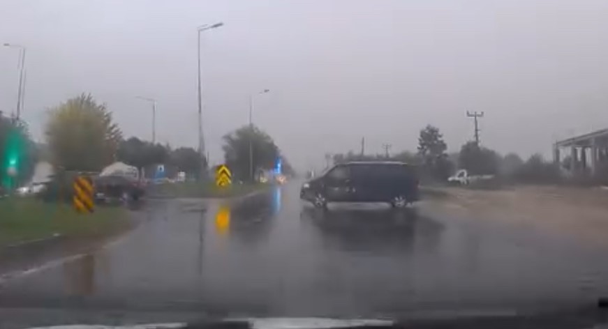 Bolu’da Yağışlı Havada Kaza Ucuz Atlatıldı (2)