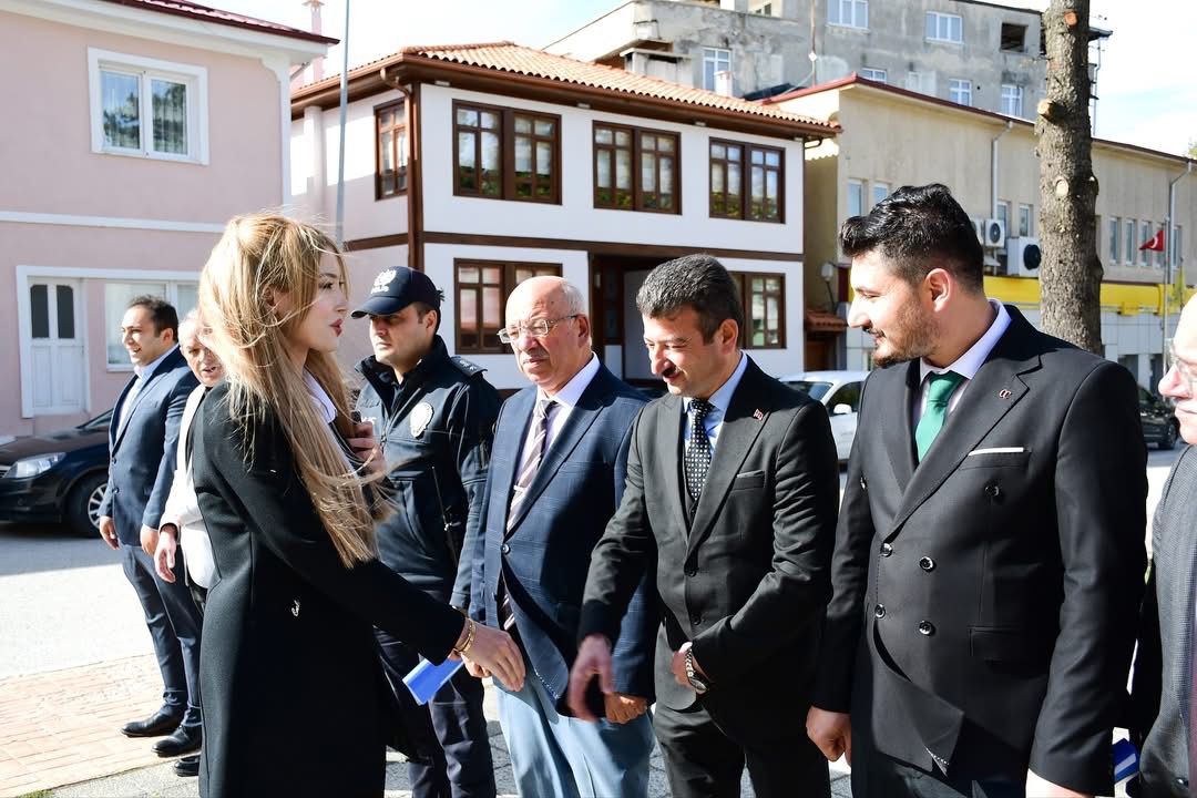 Fotoğraflarıyla Gündem Oldu Seben’de Kaymakamlık Yapmıştı Samsun'un 'Cindy Bebek' Kaymakamı Oldu (11)