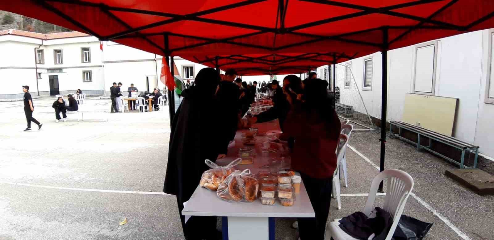 Mudurnu İmam Hatip Lisesi Öğrencilerinden Gazze’ye Anlamlı Destek 70 Bin Lira Toplandı (2)