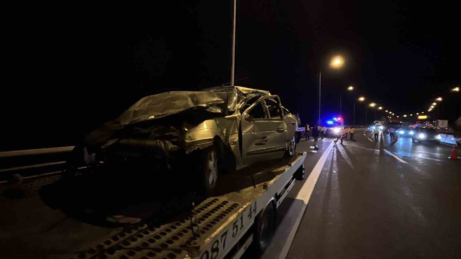Tem Otoyolu’nda Feci Kaza 1’I Ağır 3 Yaralı (2)