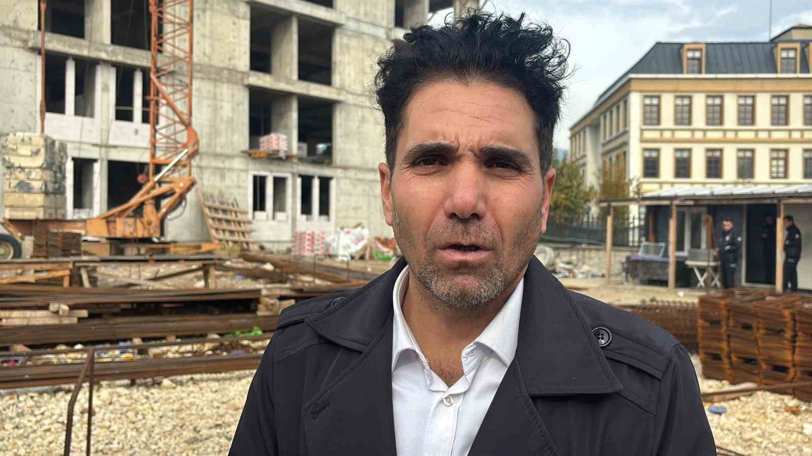 4 Aydır Maaş Alamayan Işçiler, Çatıya Çıktı İçeride Biriken Para Yaklaşık 3.5 Milyon Lira (2)