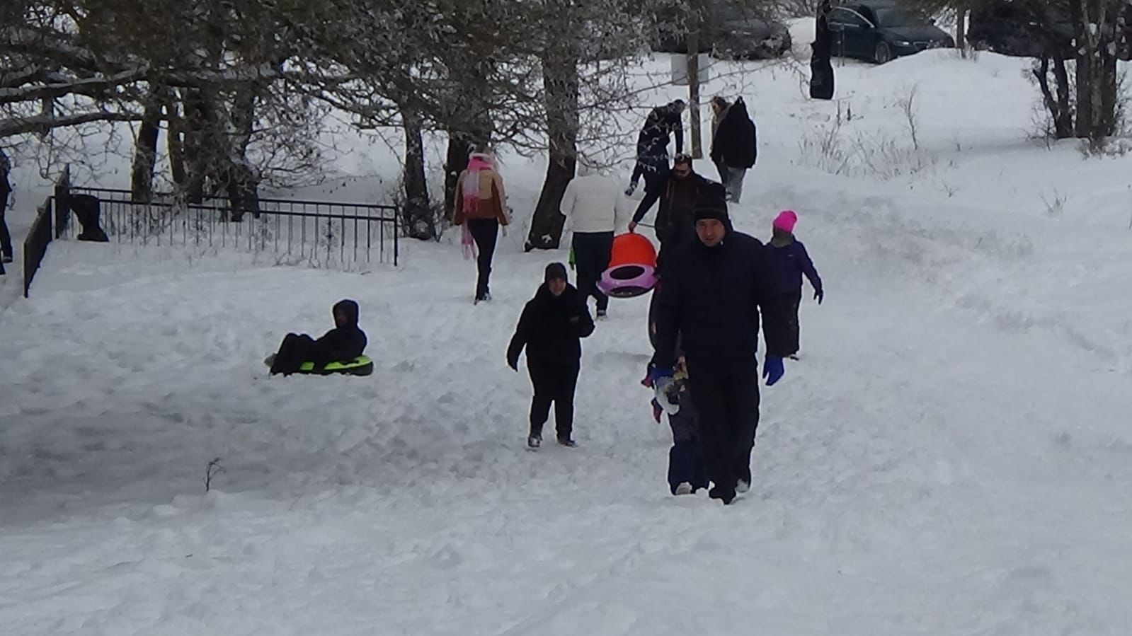 Abant’ta Şambrel Eğlencesi Kayak Pistine Çevirdiler (3)-1