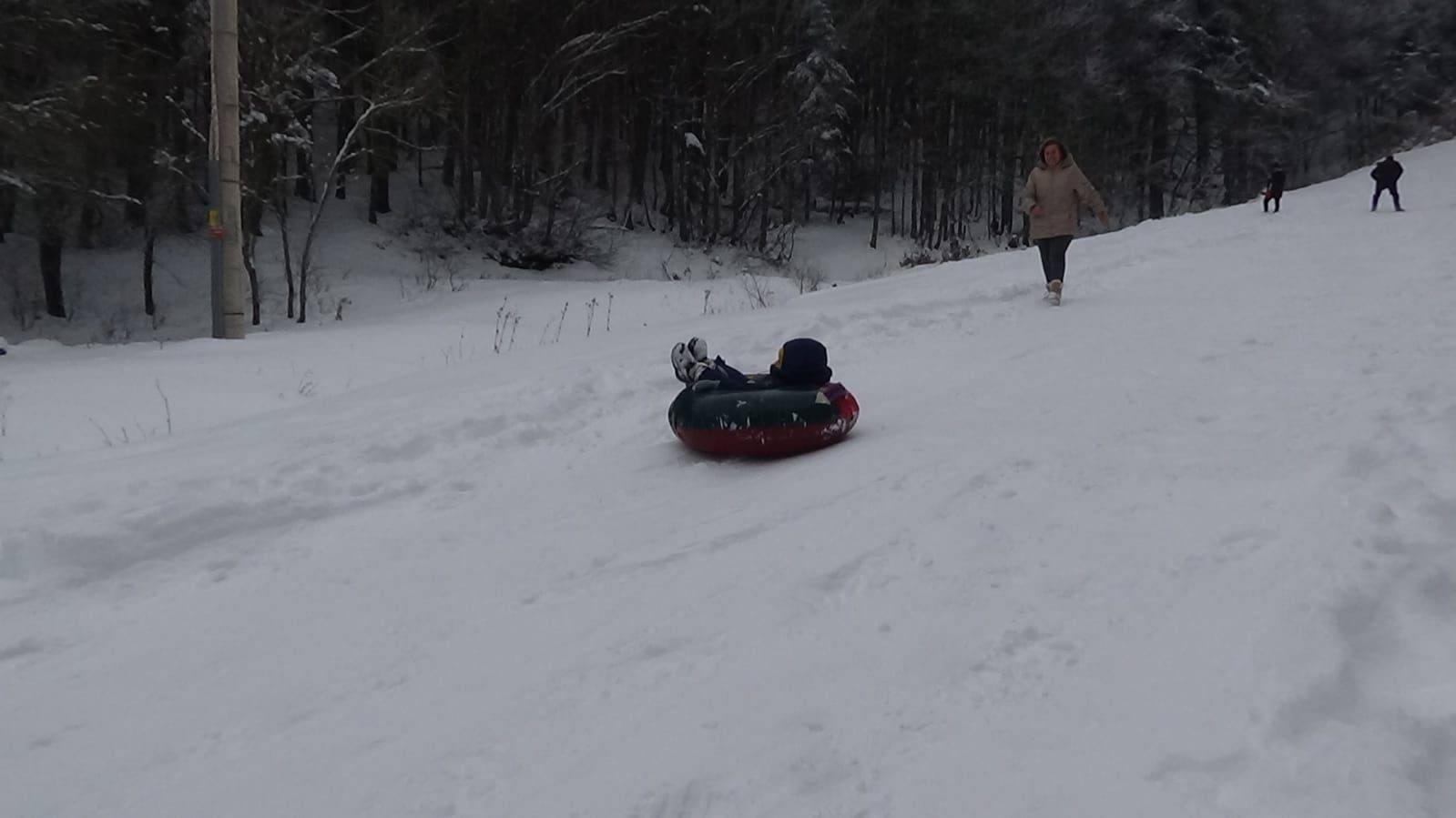 Abant’ta Şambrel Eğlencesi Kayak Pistine Çevirdiler (5)-1