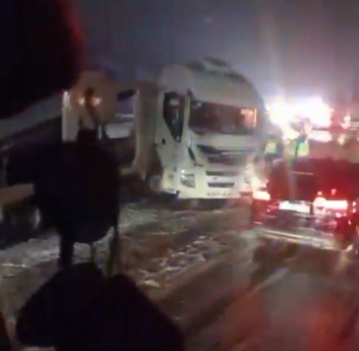 Bolu Dağı Tüneli Çıkışında 6 Araçlı Zincirleme Kaza (1)