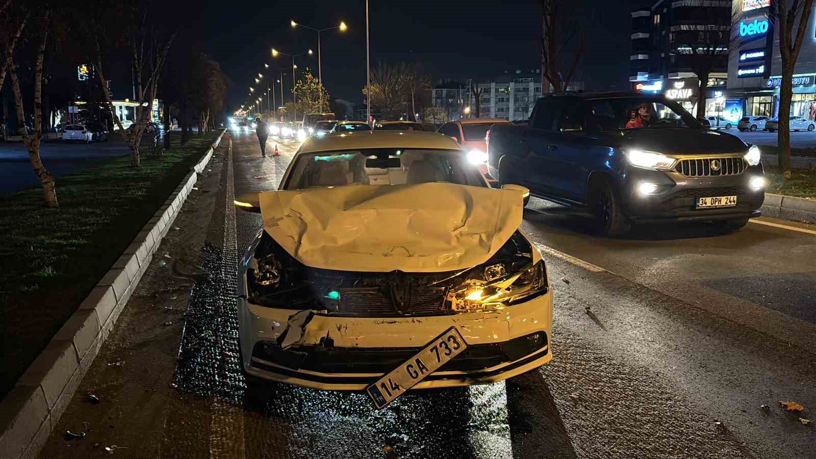 Bolu’da D 100’De Iki Otomobil Çarpıştı 2 Yaralı (2)