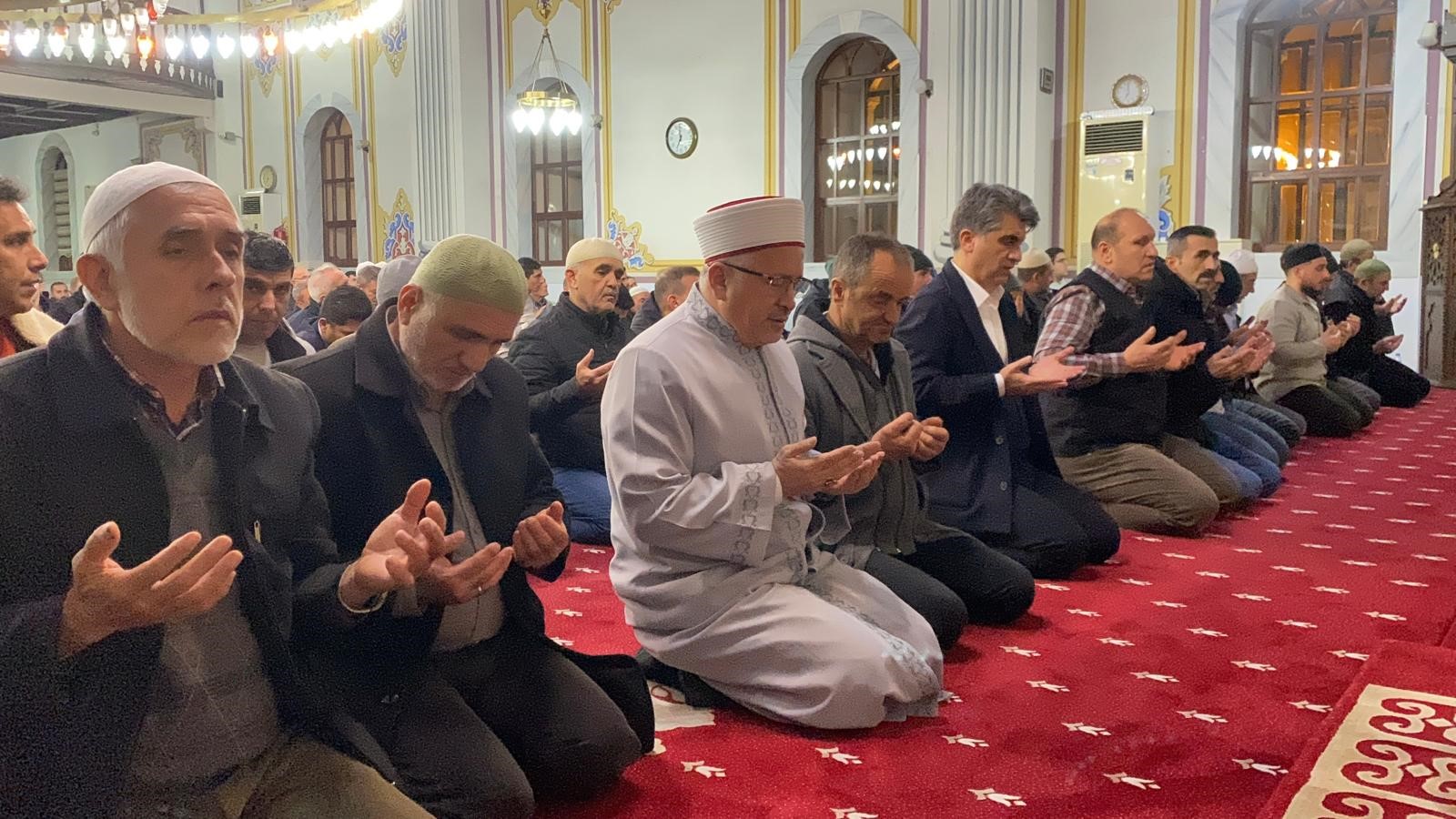 Bolu'da Regaip Kandili'nde Camiler Dolup Taştı (2)