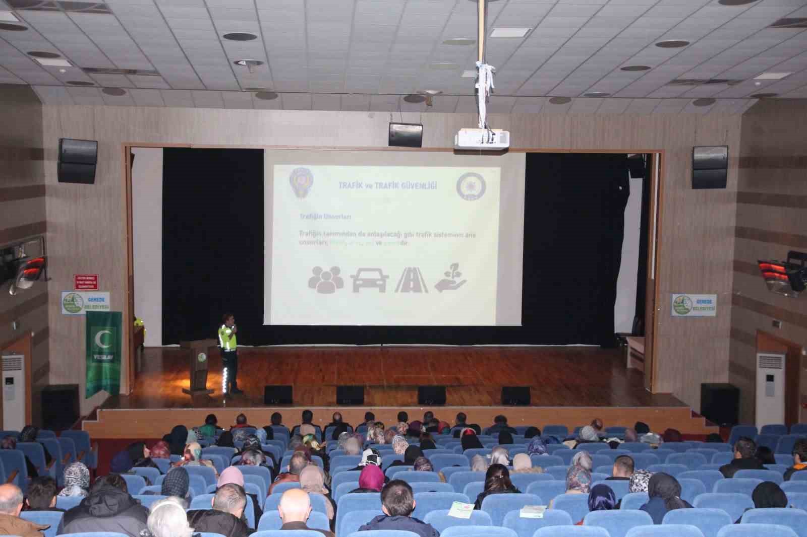 Gerede’de Polis Ekipleri Vatandaşları Ve Öğrencileri Bilgilendirdi (1)