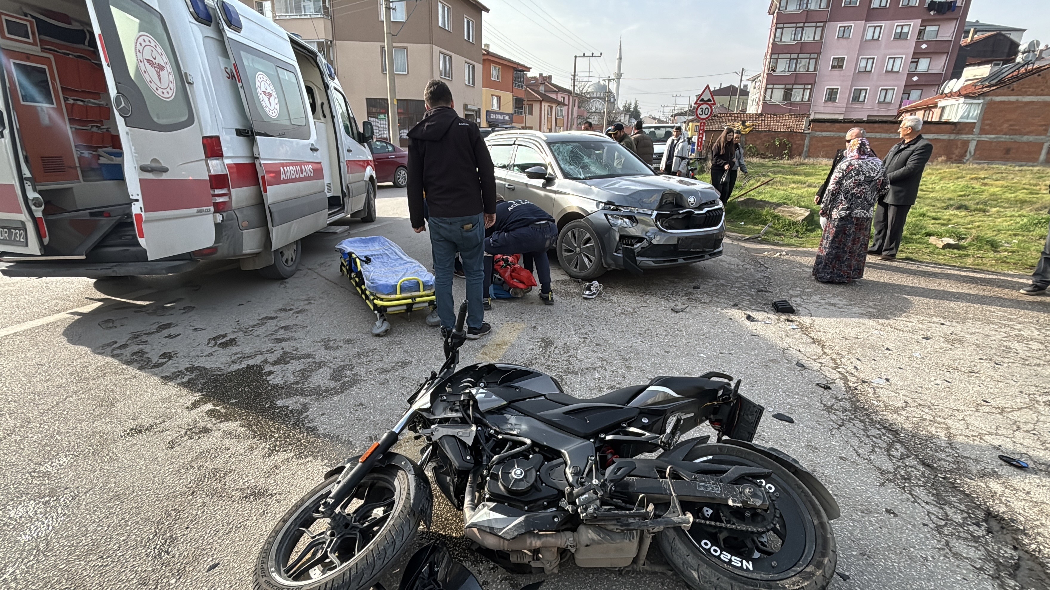Ji̇p Motora Çarpti Bolu (3)