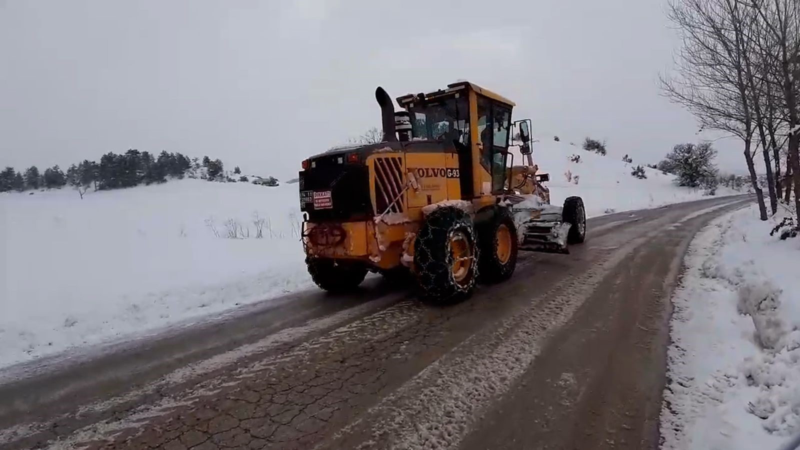 Mudurnu'da Karla Mücadele Çalışmaları Aralıksız Sürüyor (2)