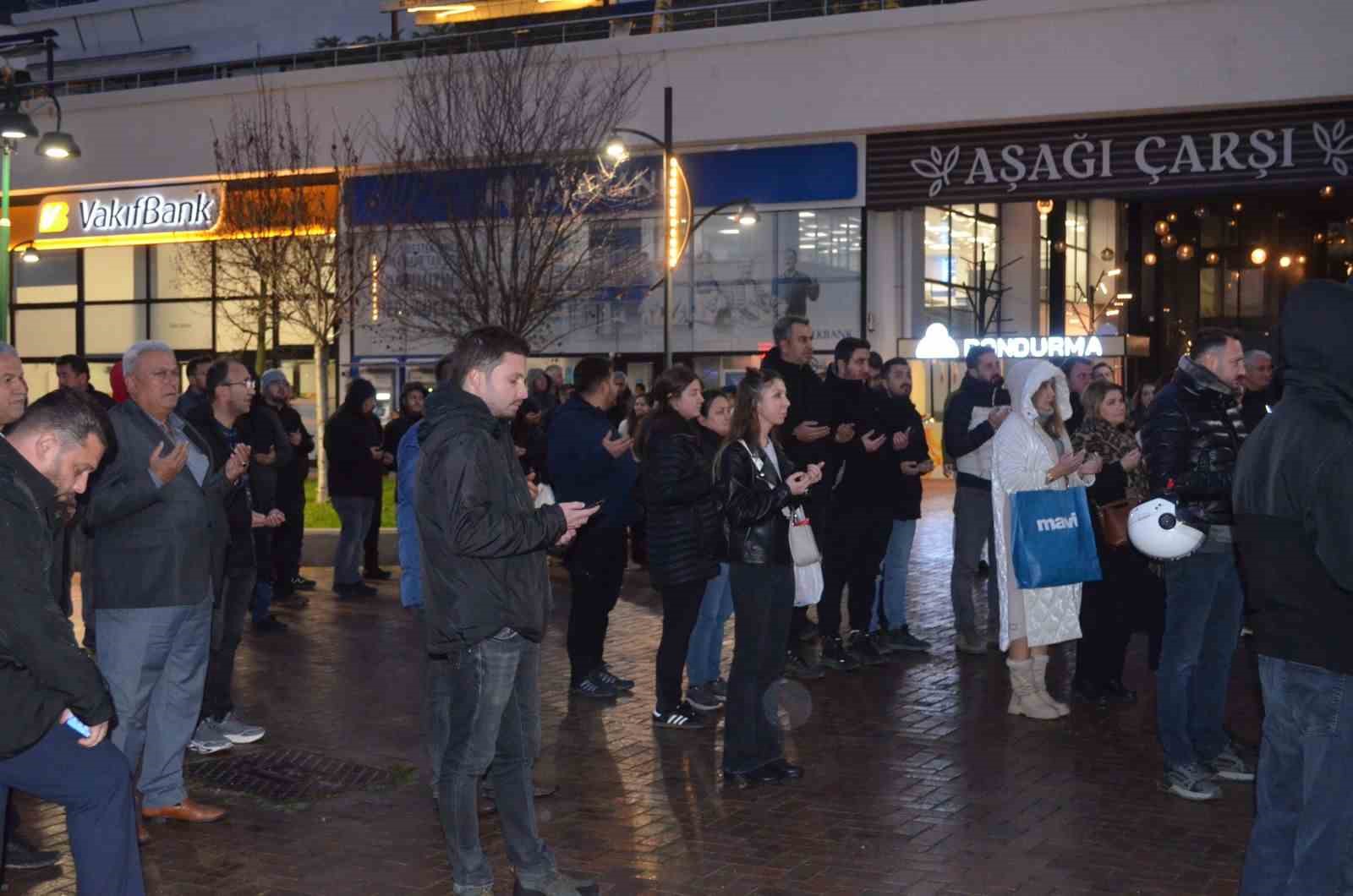 Tanju Özcan Umre Yolculuğuna Dualarla Uğurlandı (2)