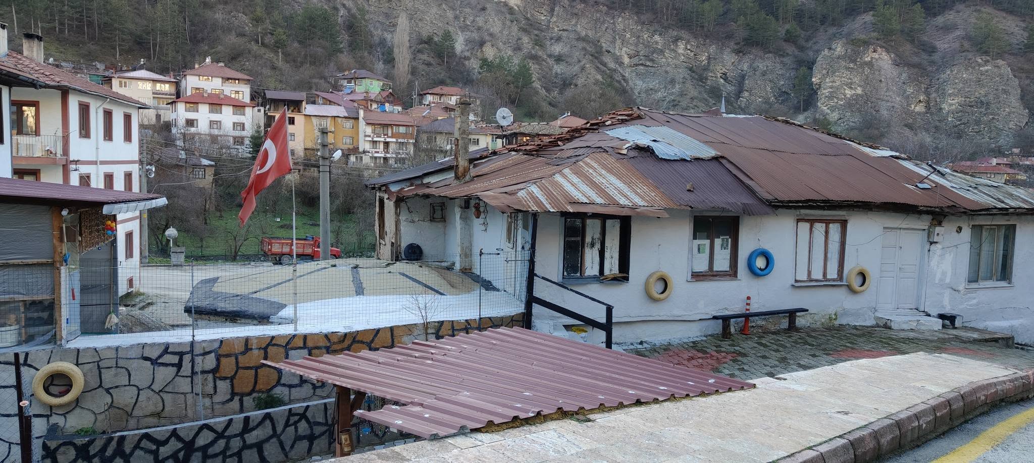 1300 Yıllık Tarihi Hamam Göz Göre Göre Yok Oluyor! (7)