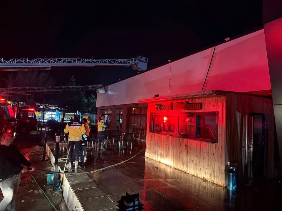 Bolu Dinlenme Tesisinde Yangın (1)