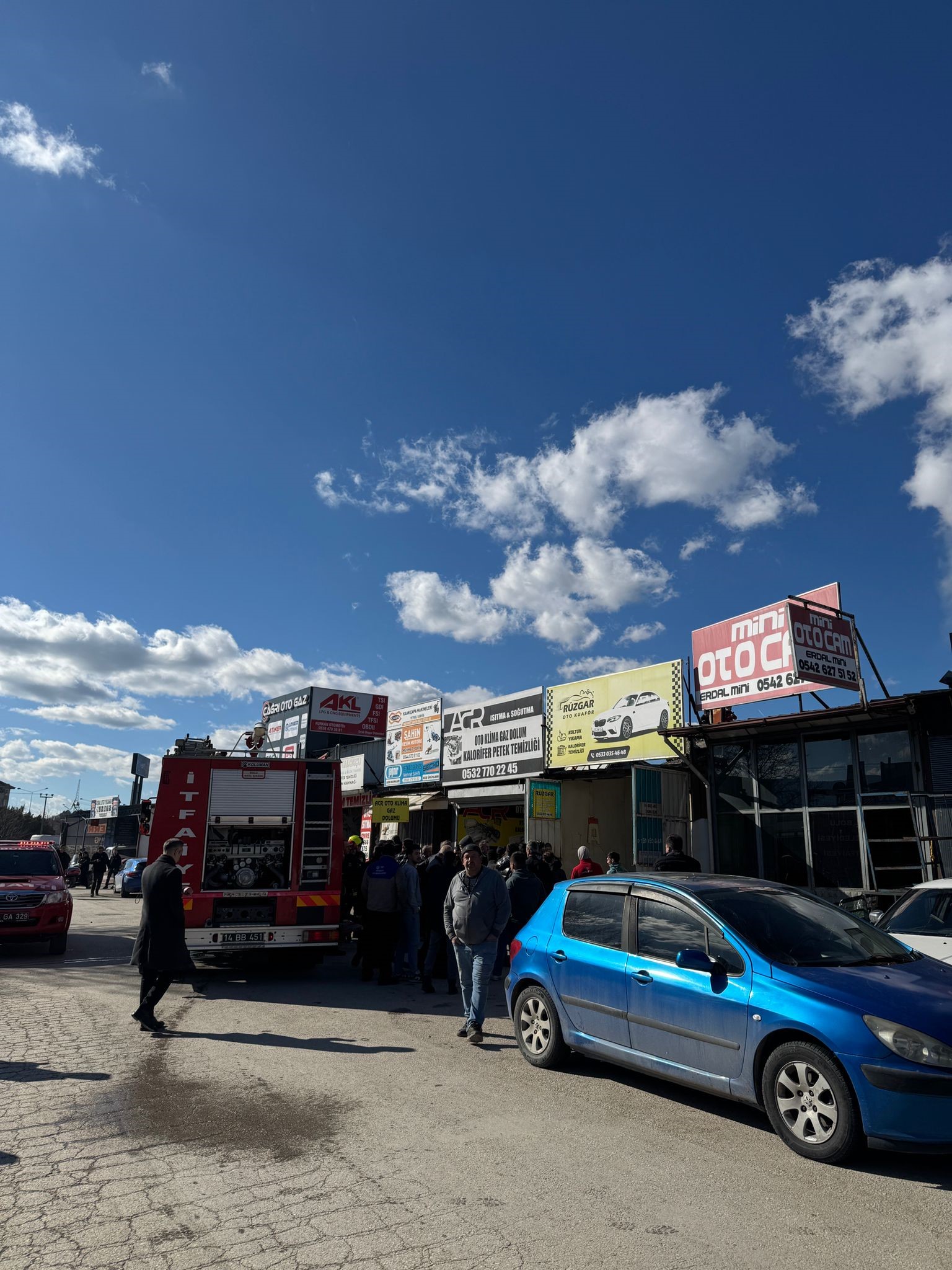 Bolu'da Oto Kuaför Dükkanında Çıkan Yangın Paniğe Neden Oldu (5)