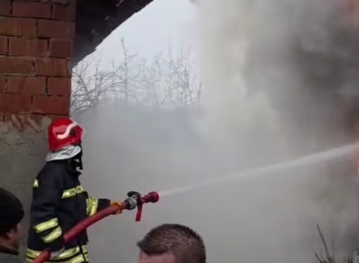 Mudurnu’da İki Katlı Ev Yangında Kullanılamaz Hale Geldi (2)