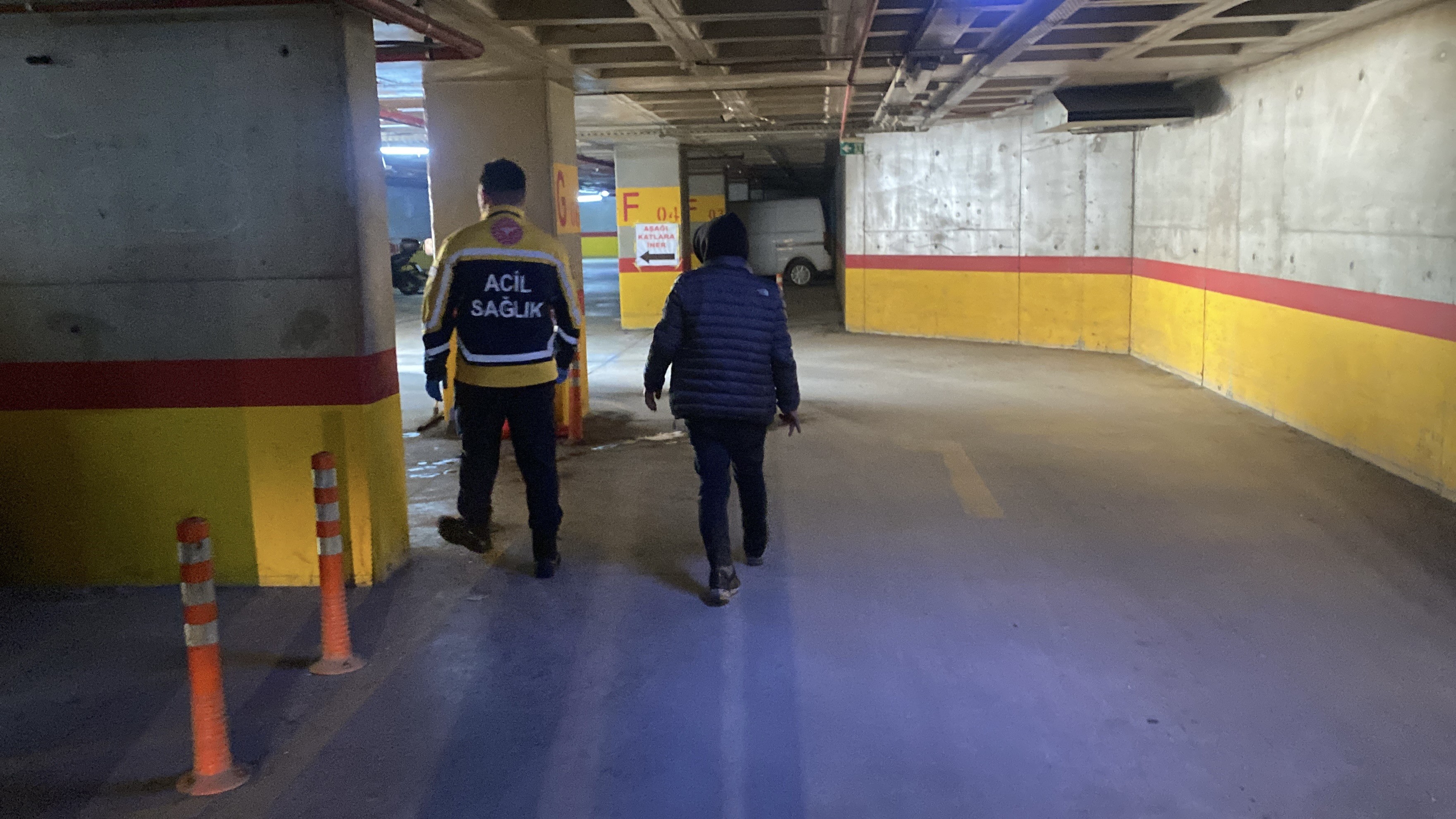 Tuvalette Hareketsiz Bulundu, Uyuduğu Ortaya Çıktı (4)