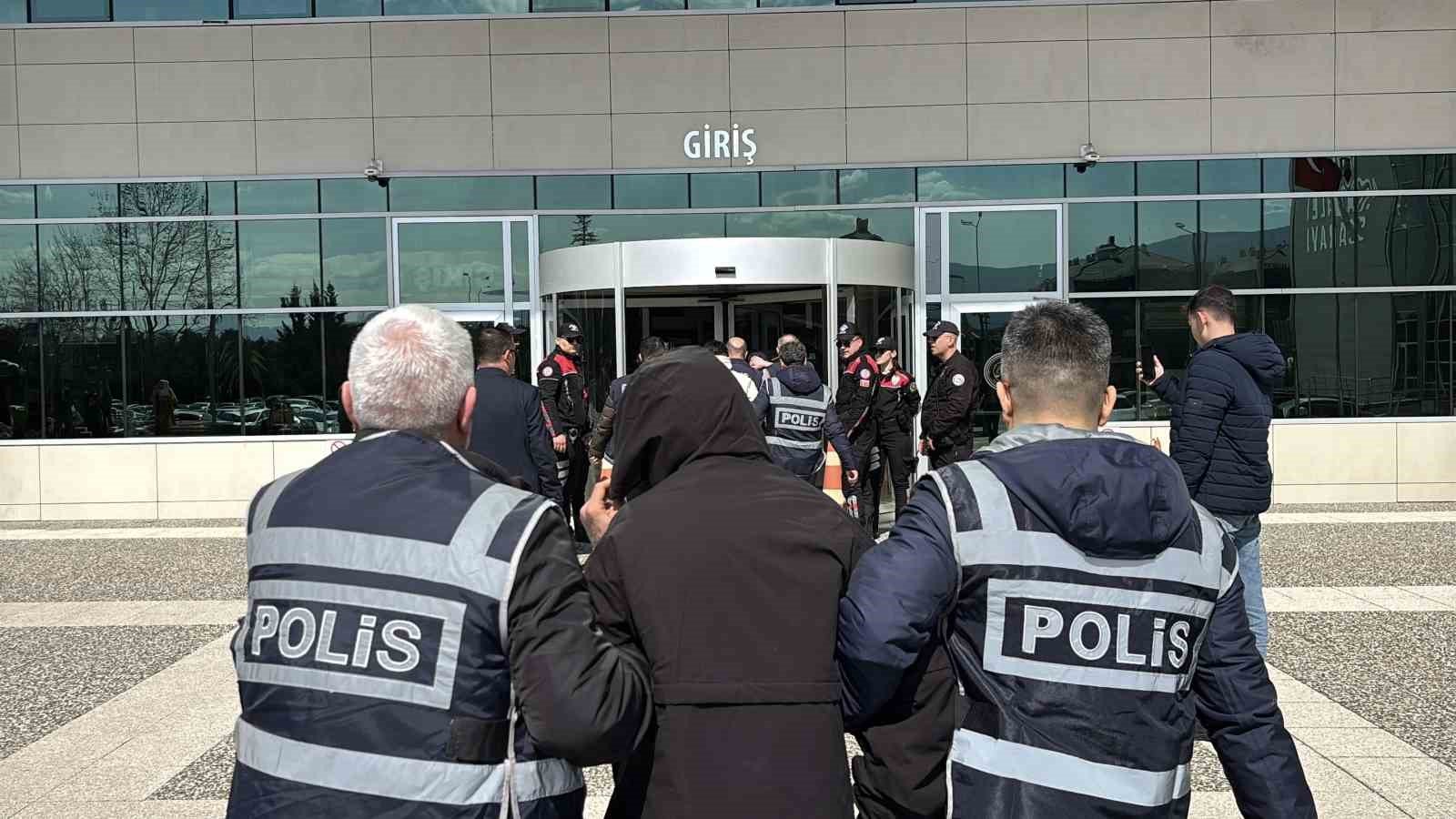 Bolu’daki Silahlı Saldırının Failleri Bursa’da Operasyonla Yakalandı (2)