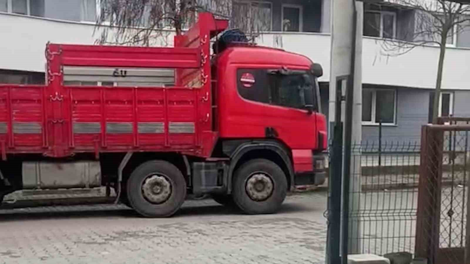Bolu’da İlginç Hırsızlık Kamyonu Çaldı, Eve Camdan Girip Laptopu Aldı (2)