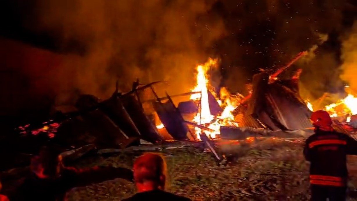 Mudurnu’da Yıldırım Felaketi: Samanlık ve Traktör Kül Oldu