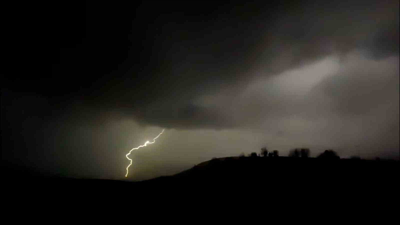 Bolu’da Şimşekler Geceyi Aydınlattı (2)-1