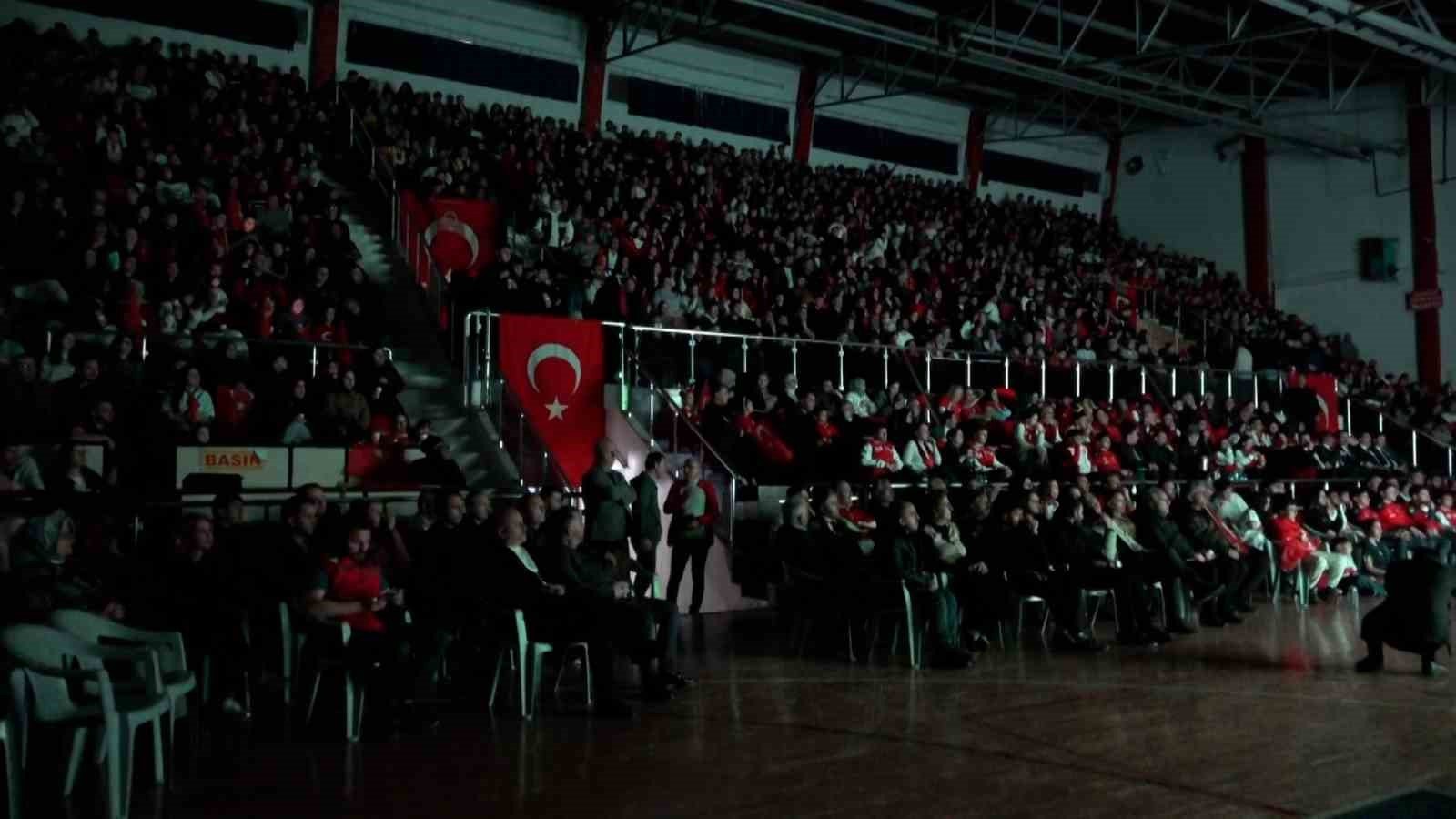 Bolu’da Yüzlerce Kişi Milli Maç Için Tek Yürek Oldu (2)