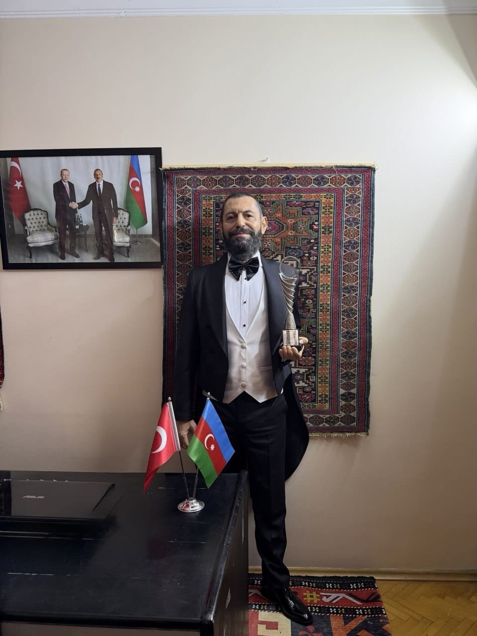 Dünyaca Ünlü Yazar Akif Manaf’a Anlamlı Ödül “Barış Sanatı Ödülü” (2)