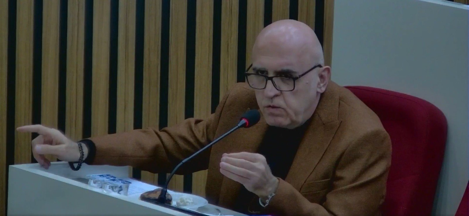 MHP’DEN HGS TEPKİSİ: “VATANDAŞA KOLAYLIK YERİNE CEZAİ UYGULAMA GİBİ OLDU”