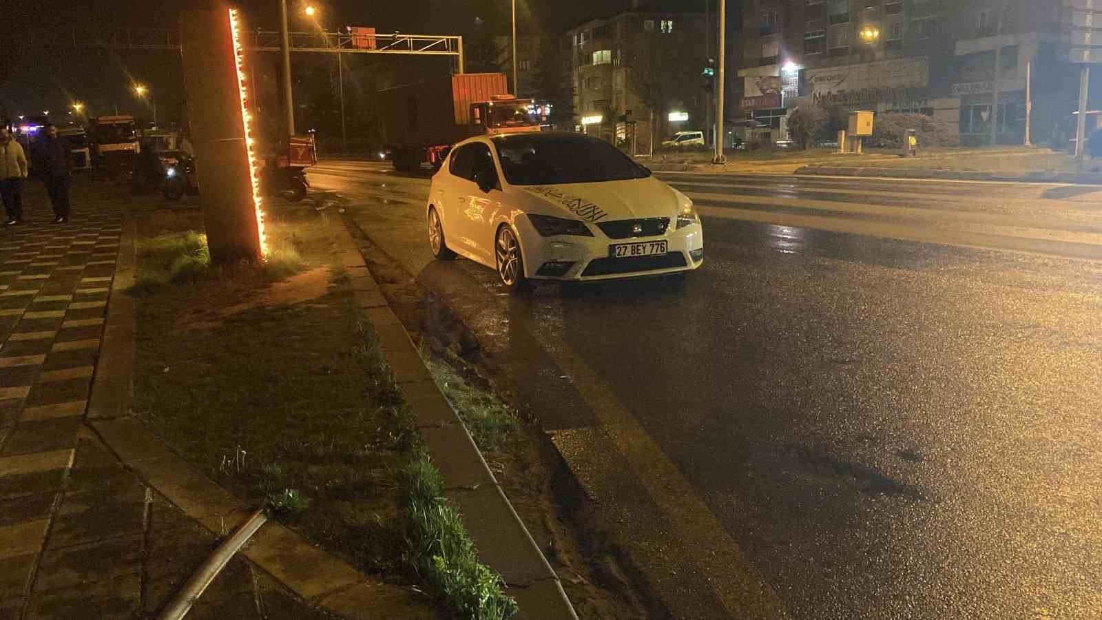 Bolu’da Trafik Işıklarında Kaza Motosiklet Sürücüsü Yaralandı (2)