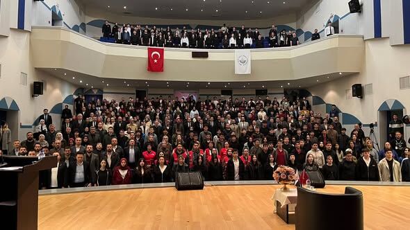 “İlimle Yükselen, İdealle Yürüyen Gençlik” Programına Yoğun İlgi (5)