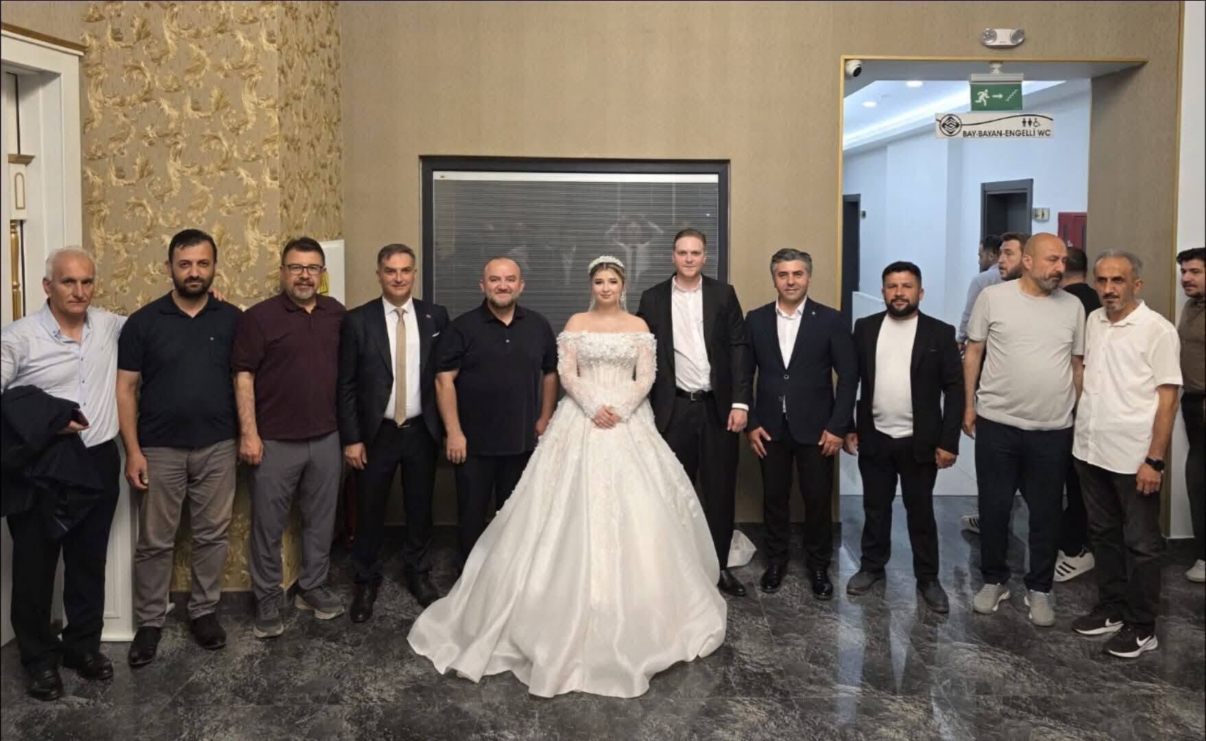 Kübra Yağın Ve Ulaş Aydoğan Görkemli Düğün Töreniyle Dünya Evine Girdi (13)