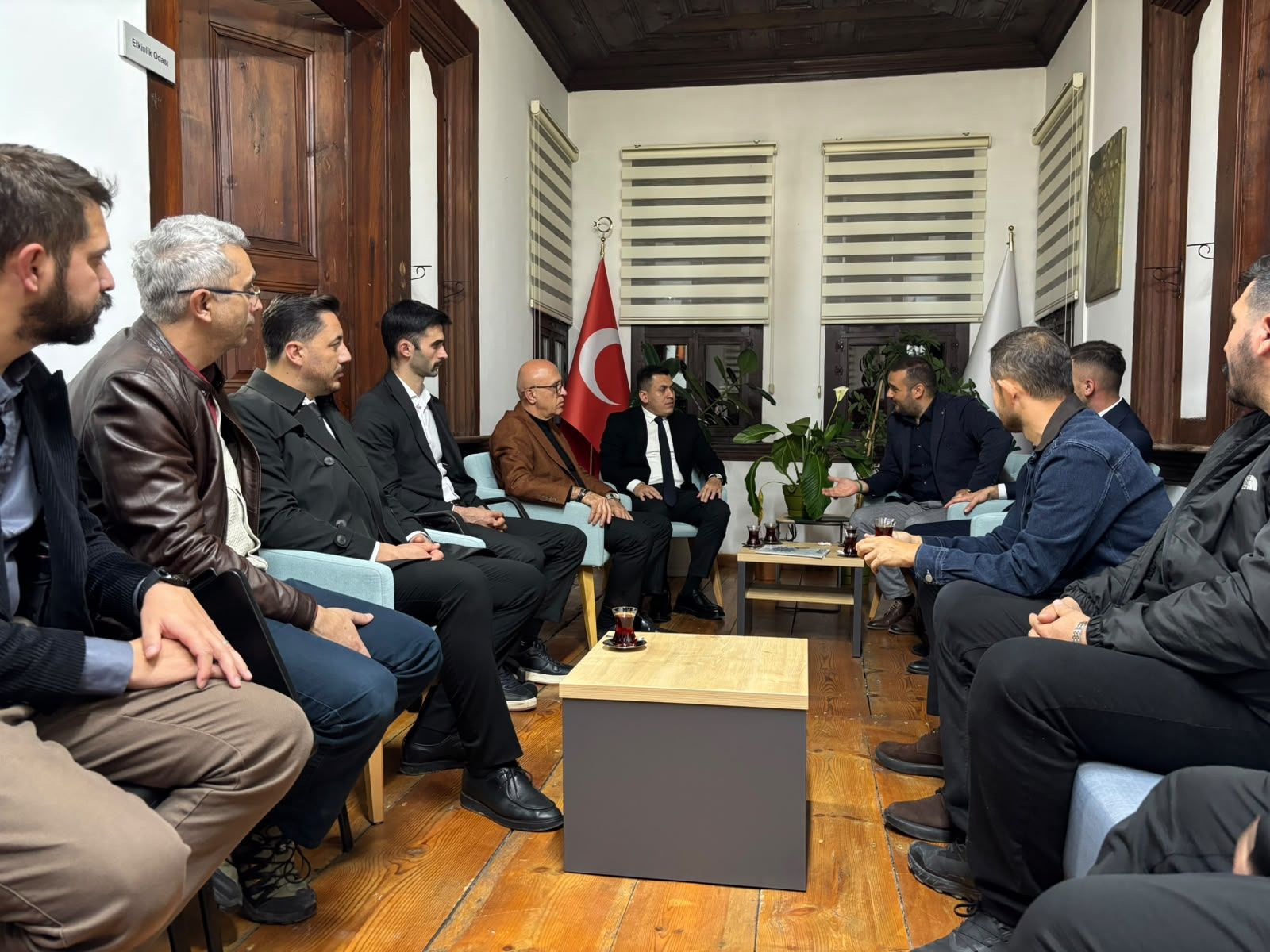Ayni Ülkü İçi̇n Güçlü İş Bi̇rli̇ği̇ (3)