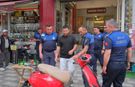 Zabıta iş başında! Kaldırım işgaline zabıta müdahalesi