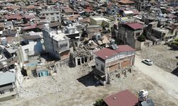 Hatay'da enkazların gölgesinde bayram hazırlığı