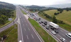 Memleketlerine dönüş yapan tatilciler Bolu'da yoğunluk oluşturdu