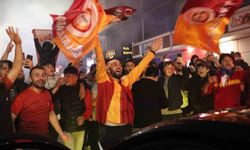 Taraftar İzzet Baysal Caddesi'ne akın etti