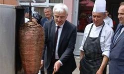 Vali, Kılıç döner bıçağını eline aldı