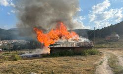 Ahşap yayla evinde, elektrik kontağından yangın çıktı