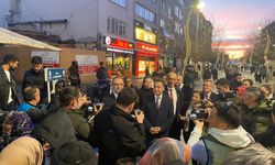 Deva Partisi Genel Başkanı Ali Babacan, Bolu'da İzzet Baysal Caddesi'nde Vatandaşlarla Buluştu