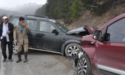 Bolu-Mudurnu Yolunda Kafa Kafaya Çarpışan Araçlarda 4 Yaralı