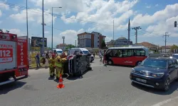 Özel Halk Otobüsü İle Otomobil Çarpıştı 5 Yaralı